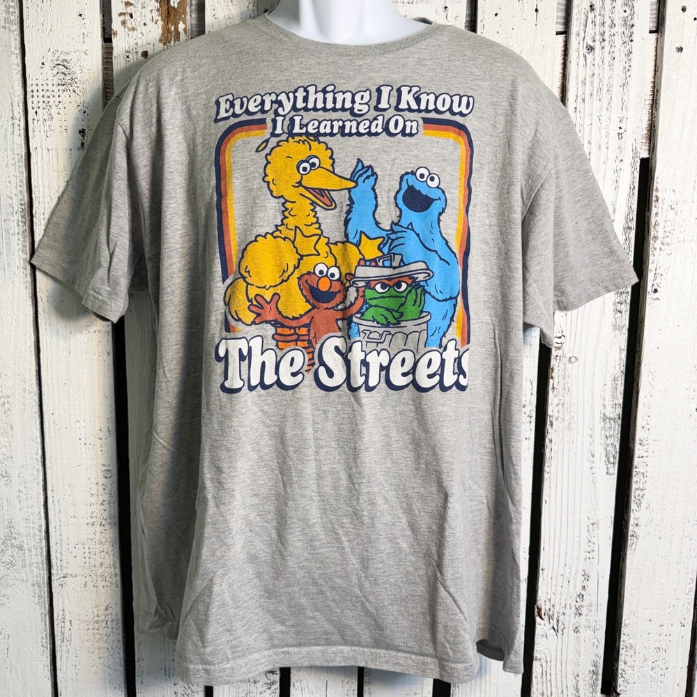 Men's Sesame Street T-shirt XL Everything I Know I Learned On The Streets Gray